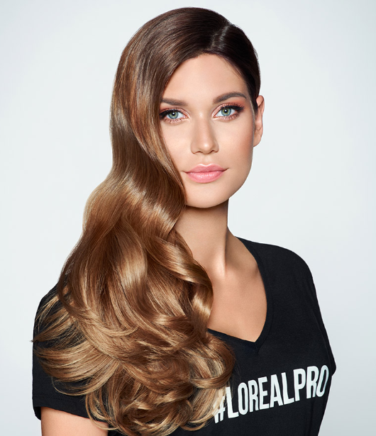 Modelka L'Oreal PRO Blond Studio